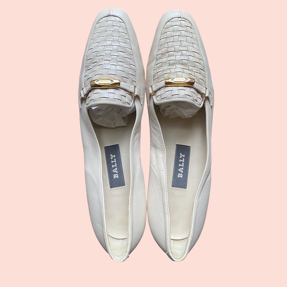 BALLY vintage white leather loafers size 7.5 (Narrow)